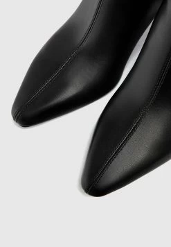 PULL & BEAR With Pointed Toe - Korte Laarzen - Black -PULL BEAR Winkel ee89873853af40748e0cd8421de2e89b