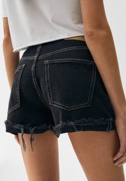 PULL & BEAR Mid Rise- Jeansshort - Black -PULL BEAR Winkel f23cdba32b9e49138bc2fda6abee72e8