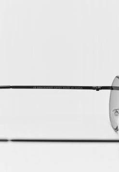 PULL & BEAR Geometric- Zonnebril - Black -PULL BEAR Winkel f24c52e9235f4e4399a8ebbbbf7421bb