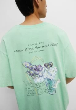PULL & BEAR Vincent Van Gogh - T-Shirt Print - Green 11 PULL & BEAR Vincent Van Gogh - T-Shirt Print - Green -PULL BEAR Winkel f2e7f7715db34716a588be4a2367766a