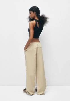 PULL & BEAR Cut-Out Detail - Tank- Top - Black -PULL BEAR Winkel f45b72c5f2784ac7baec444209ffbe5d