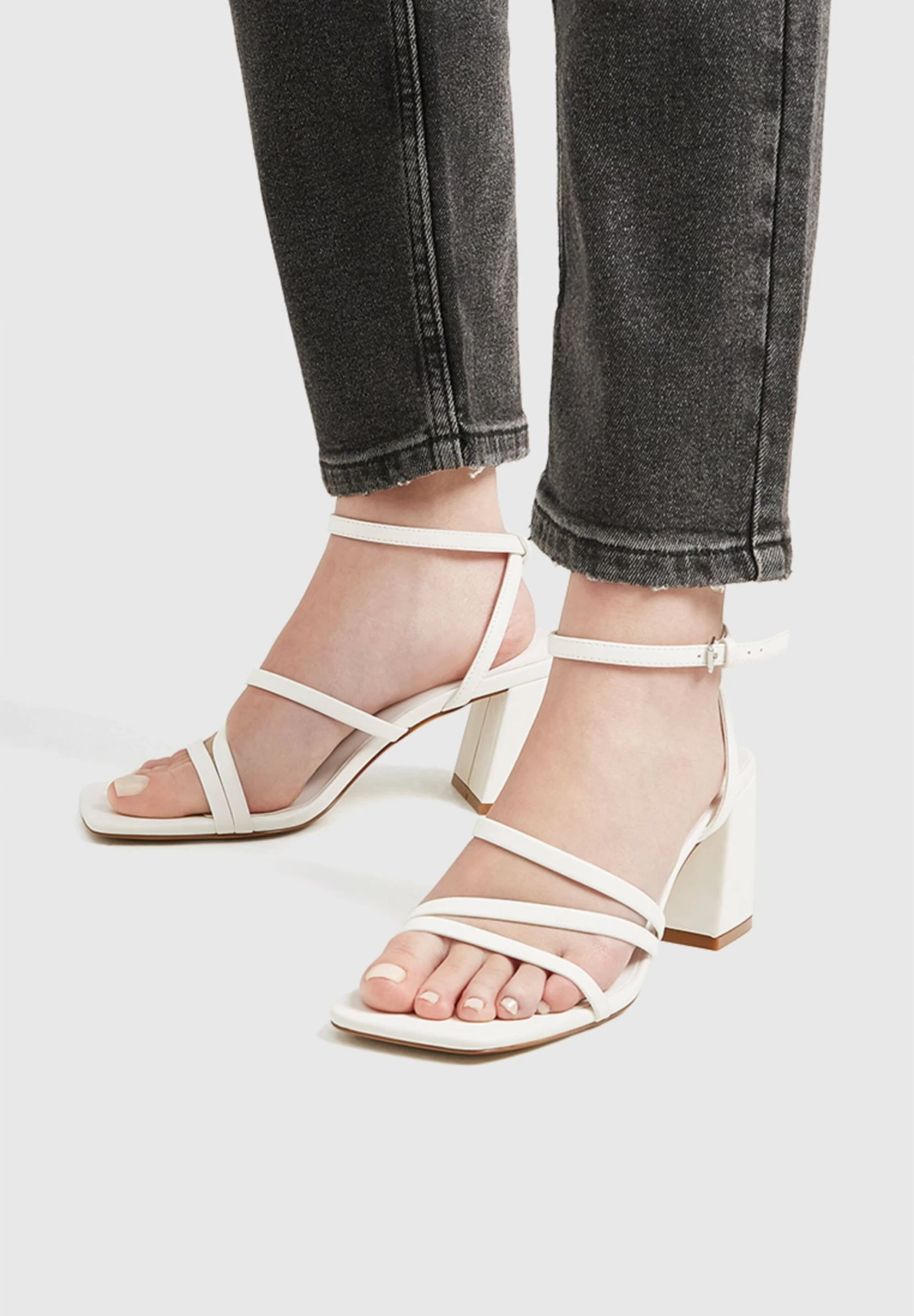 PULL & BEAR Mit Absatz Und Riemchen - Sandalen - White 1 PULL & BEAR Mit Absatz Und Riemchen - Sandalen - White