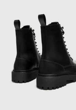 PULL & BEAR Track- Veterboots - Black 8 PULL & BEAR Track- Veterboots - Black -PULL BEAR Winkel f557a2913c7a46daa835efff7d35c28e
