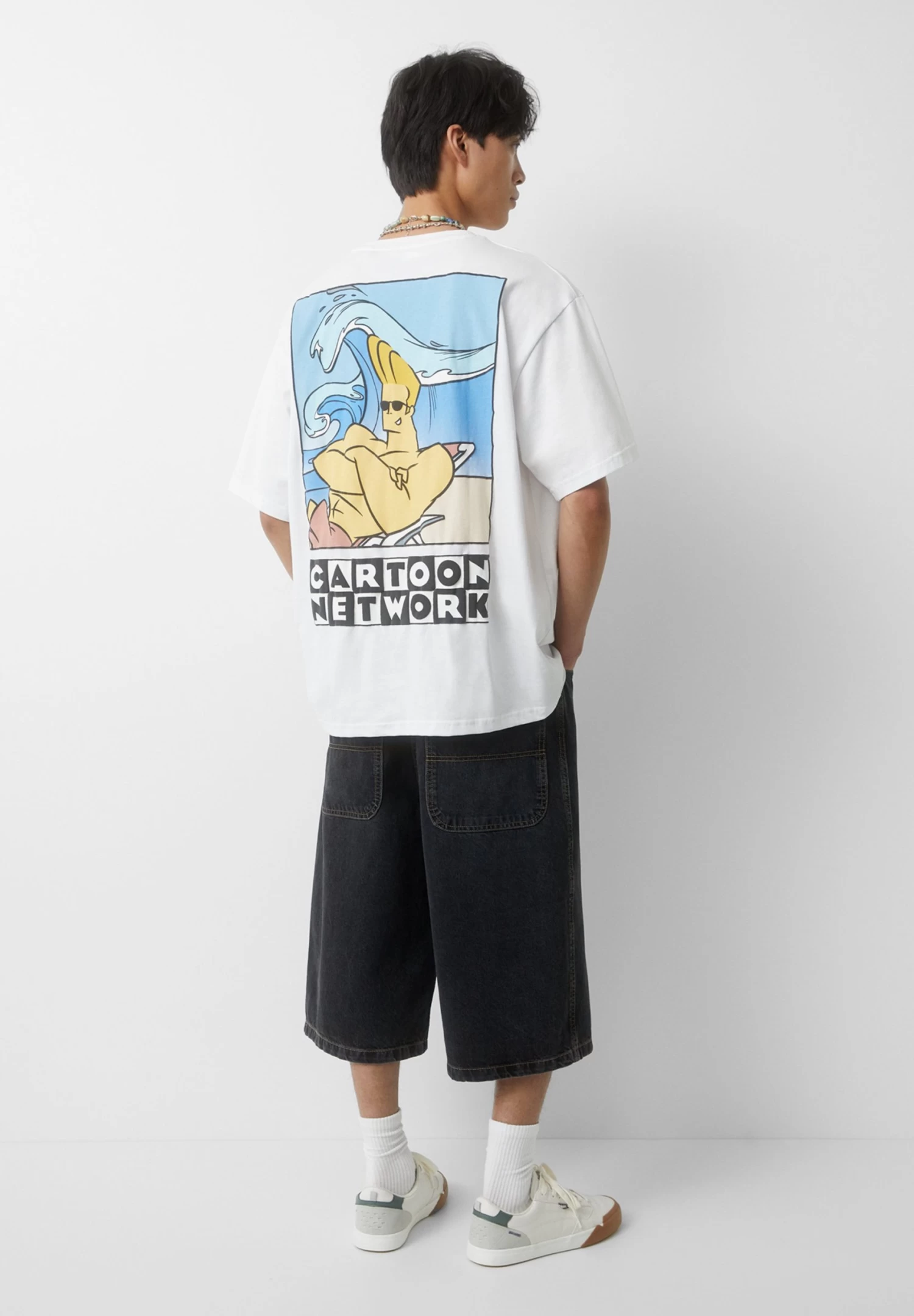 PULL & BEAR Cartoon Network Johnny Bravo - T-Shirt Print - White 3 PULL & BEAR Cartoon Network Johnny Bravo - T-Shirt Print - White - Afbeelding 3