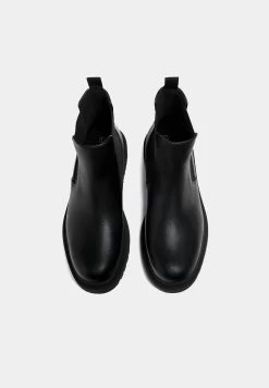 PULL & BEAR Korte Laarzen - Black -PULL BEAR Winkel f84b9a93d16340cbb76c1ba7d3c7f8a5