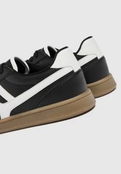 PULL & BEAR Contrast Retro - Sneakers Laag - Black -PULL BEAR Winkel f8774686c9a34eeda4035c42559a477a