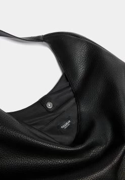 PULL & BEAR Urban - Handtas - Black 7 PULL & BEAR Urban - Handtas - Black -PULL BEAR Winkel f8ed5ba04adf4c00857a4ca5d5693a26