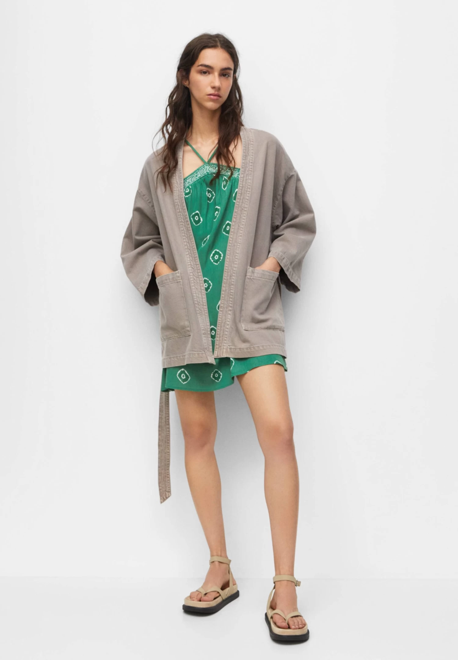 PULL & BEAR Kimono With Pockets - Lichte Jas - Stone 2 PULL & BEAR Kimono With Pockets - Lichte Jas - Stone - Afbeelding 2