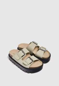 PULL & BEAR Muiltjes - Beige -PULL BEAR Winkel fc6b37382a0d42f7afe9b6b5629d8276