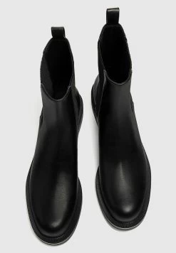 PULL & BEAR Korte Laarzen - Black 9 PULL & BEAR Korte Laarzen - Black -PULL BEAR Winkel fe8fde2c2d004f8aac131057b9f18b82