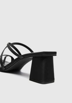 PULL & BEAR With Straps - Sandalen - Black -PULL BEAR Winkel fea72c8a439c4e47a5d0cc1a9975705f